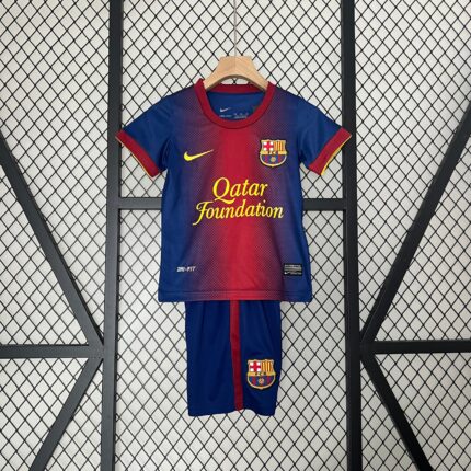 BARCELONA T-SHIRT I 12/13 KINDERSET (RETRO)